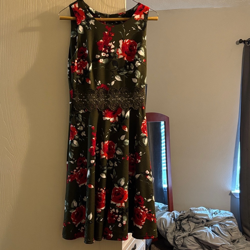 Floral Sleeveless Midi Dress - Black and Red